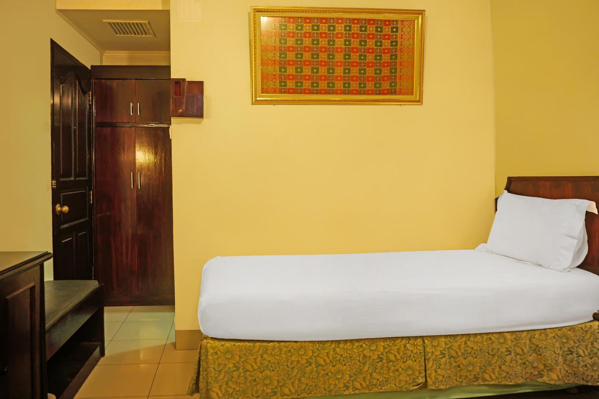 Super Oyo Collection O 92690 Hotel Limas Palembang Exterior photo